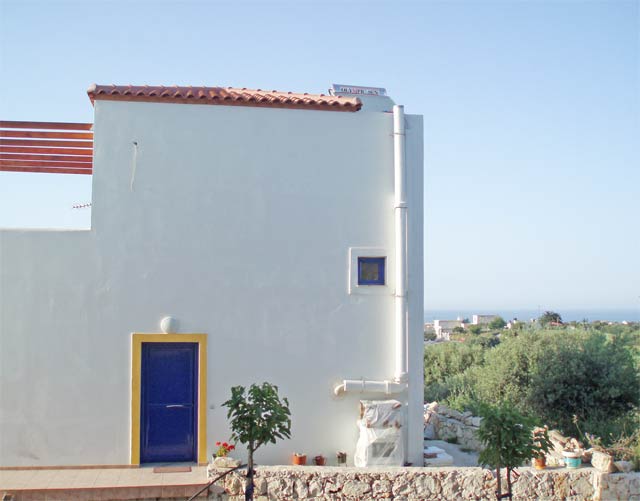Κατοικία με θέα στην λίμνη Κουρνά και στην θάλασσα