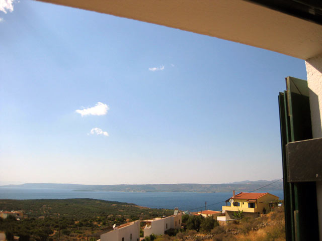 “The Fuchsia” stunning sea and mountain views