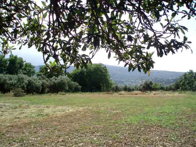 Baugrundstück am Rande des Dorfes Armeni