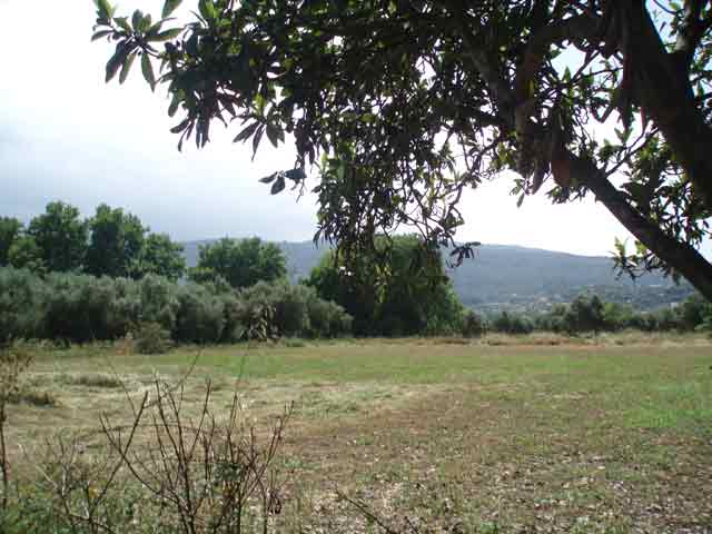Baugrundstück am Rande des Dorfes Armeni