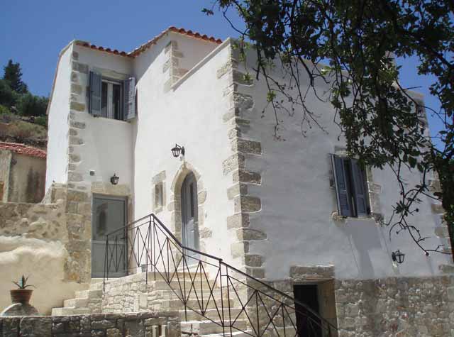 Πέτρινη κατοικία σε παραδοσιακό χωριό