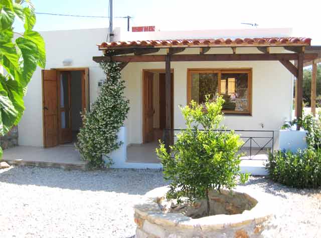 Bungalow with sharing pool
