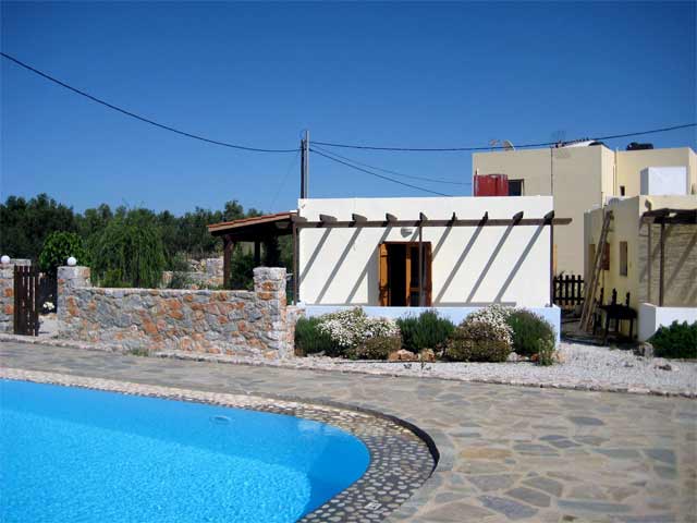 Bungalow with sharing pool