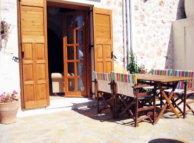 Πέτρινη κατοικία σε παραδοσιακό χωριό