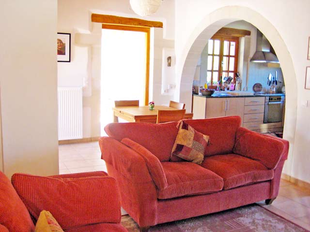 Steinhaus am Rande eines kretischen Dorfes