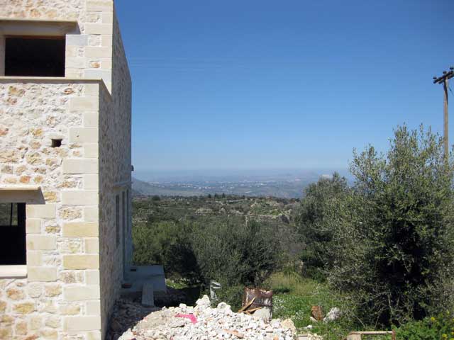 Θέα στα Λευκά Όρη και στην θάλασσα