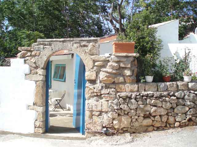 Πέτρινη οικία σε παραδοσιακό χωριό