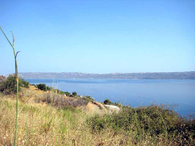 Attractive plot close to the sea