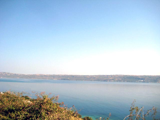 Attractive plot close to the sea