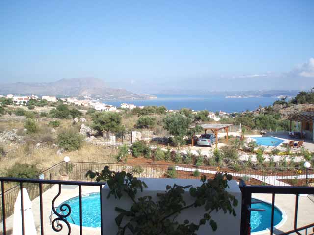 Villa mit 2 Einheiten und Pool