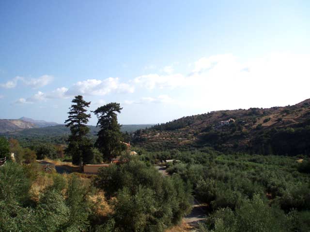 Διώροφη κατοικία στο χωριό Μαχαιροί