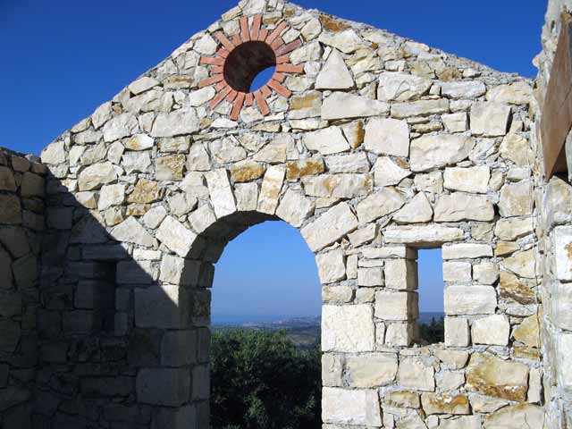 Geplantes Steinhaus mit wunderschöner Aussicht