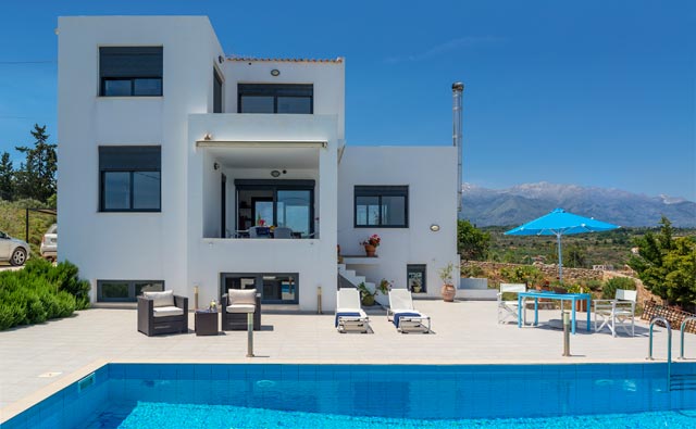 New villa with superb sea views