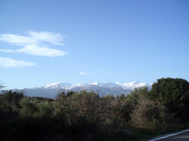 Large plot with views to the White Mountains