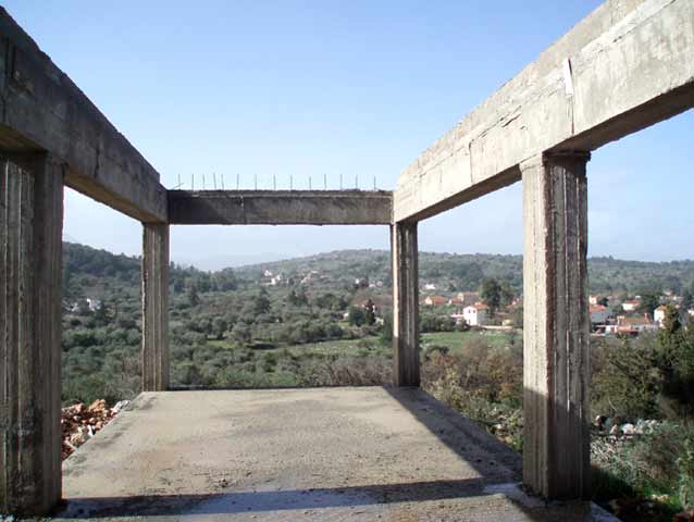 Attractive retreats in the fertile region of Vamos