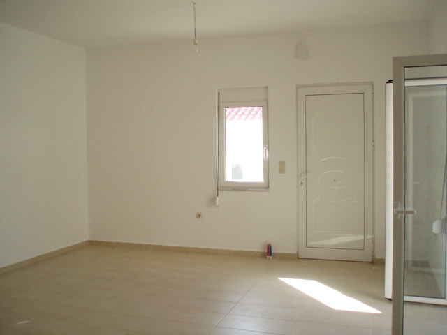 New built house with views to the White Mountains