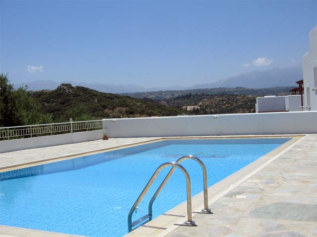 Charming apartment with a shared pool