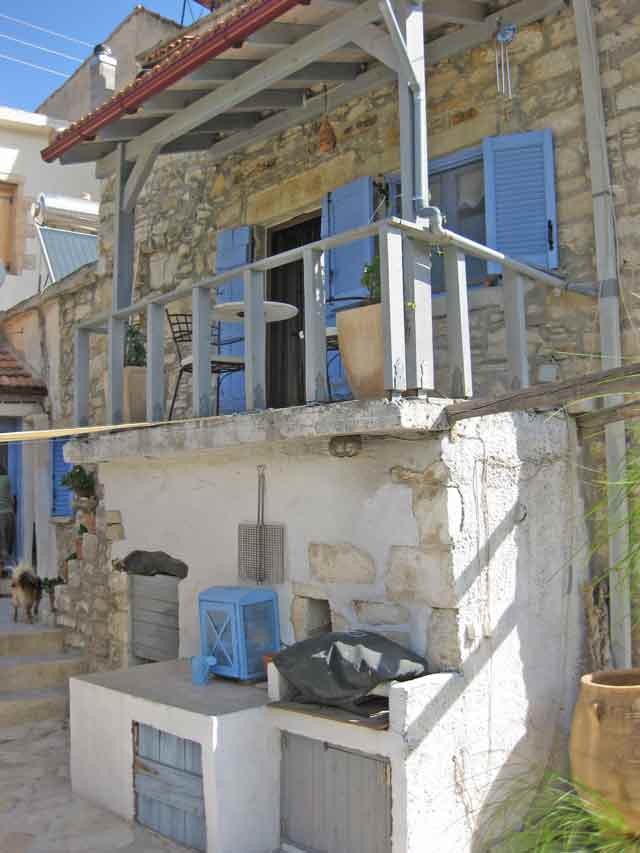 Πέτρινη, αναπαλαιωμένη οικία κοντά στην Γεωργιούπολη