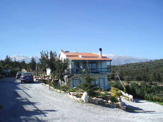 Villa with views to the sea and to the White Mountains