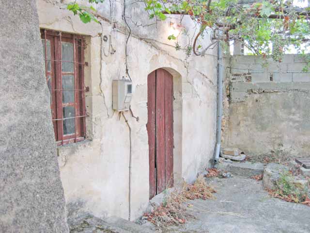 Renovation with high potential in Nio Horio