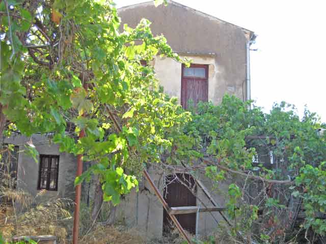 Renovation with high potential in Nio Horio