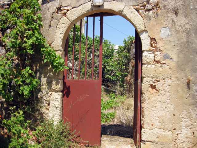 Renovation with high potential in Nio Horio