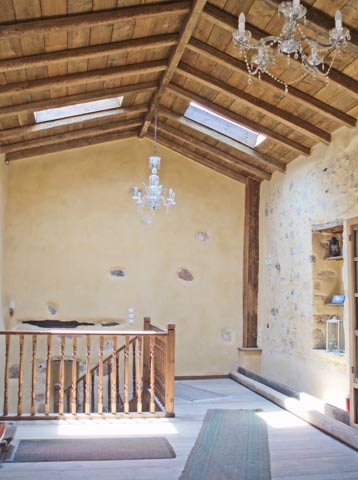 Renovated stone house in Loutraki