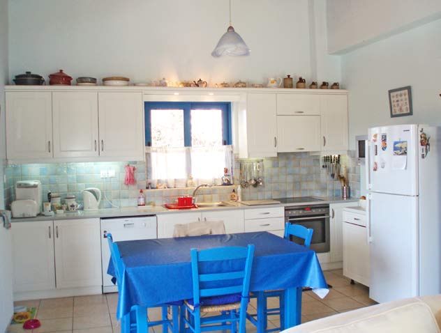 Modern bungalow home with pool in Alikianos