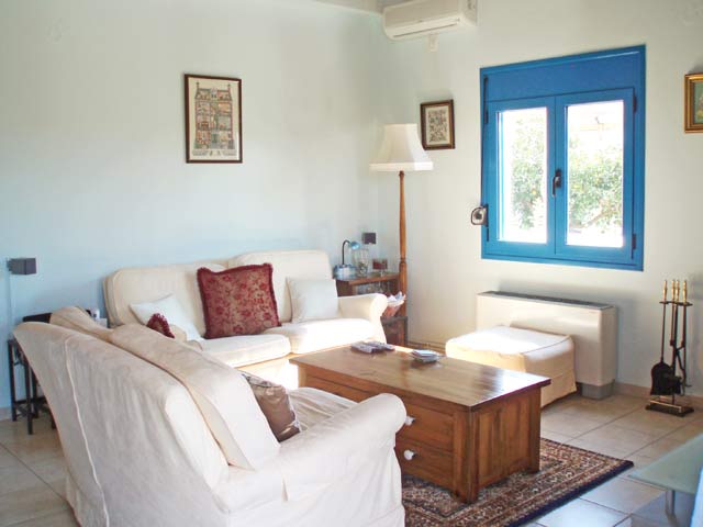 Modern bungalow home with pool in Alikianos