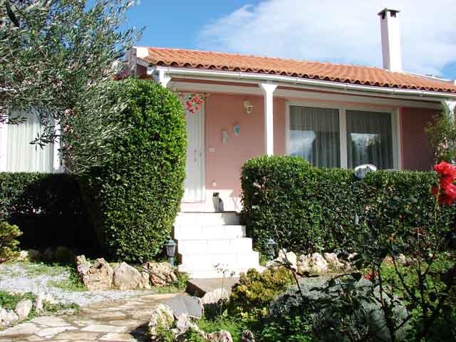 Attractive one storey home near Vrisses