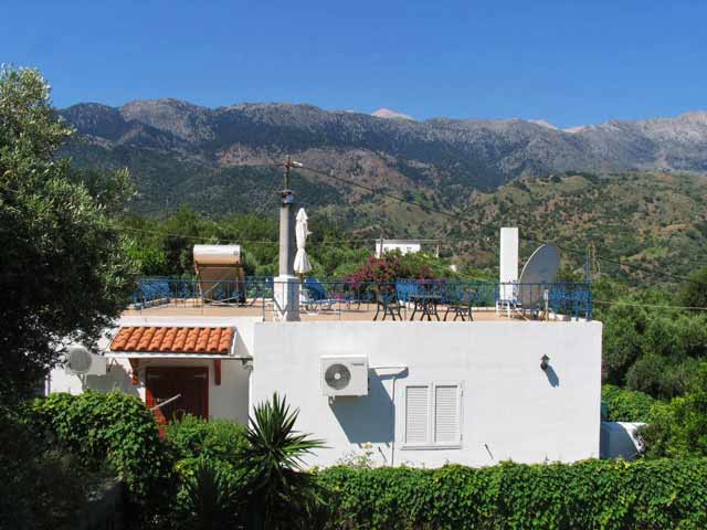 Attractive property in Embrosnero/Vrisses