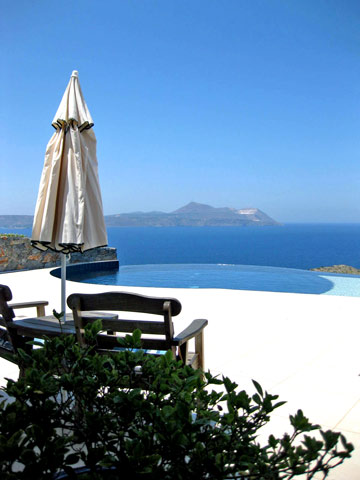 Villa Faros in prime location