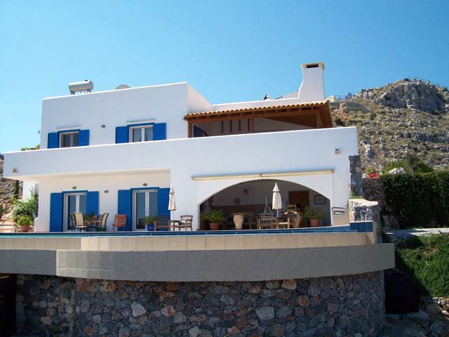 Villa Faros in prime location